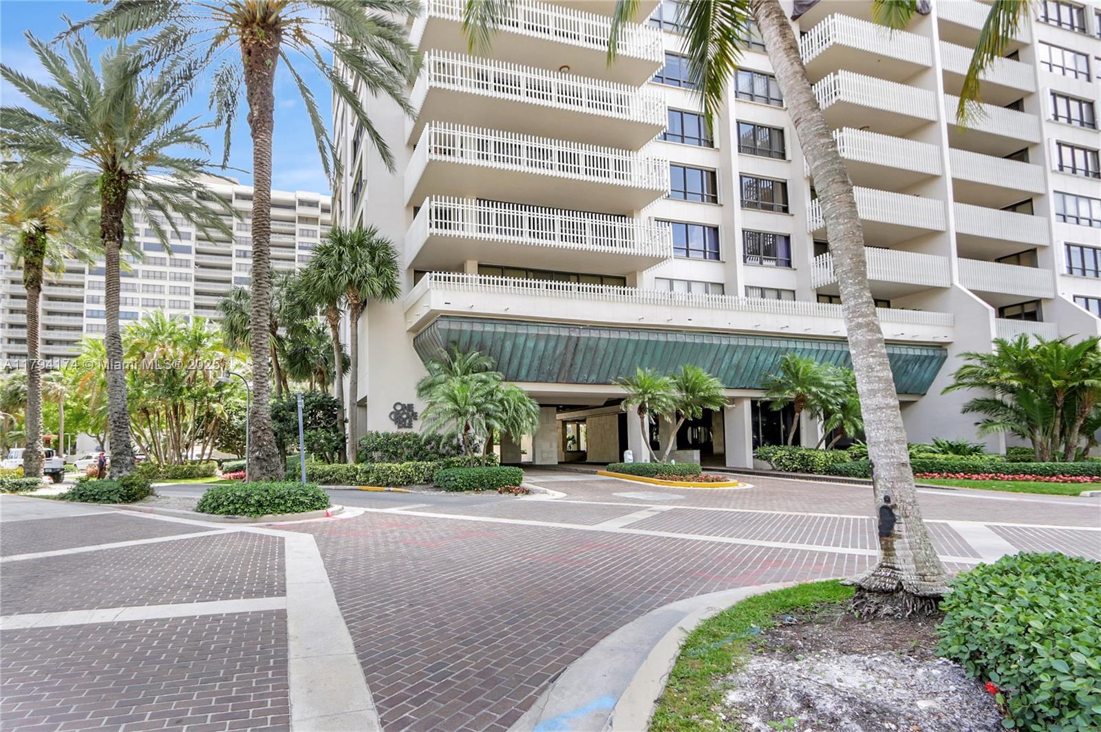 1 Grove Isle Dr A504