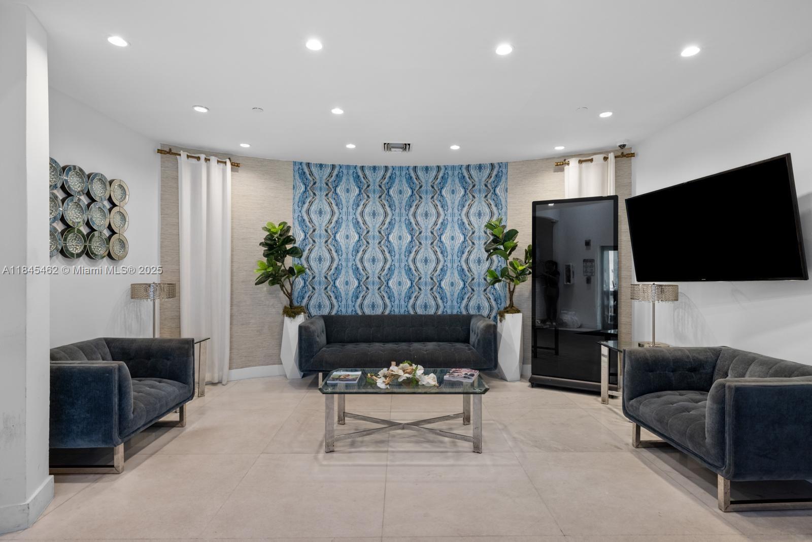 THE STRAND ON OCEAN DRIVE - Residential