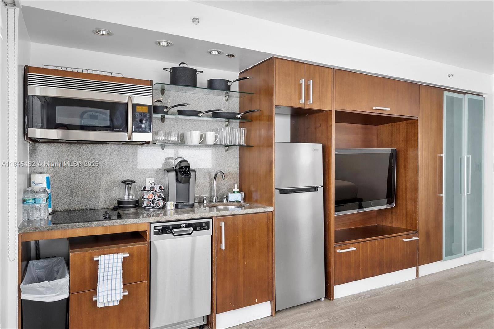 THE STRAND ON OCEAN DRIVE - Residential