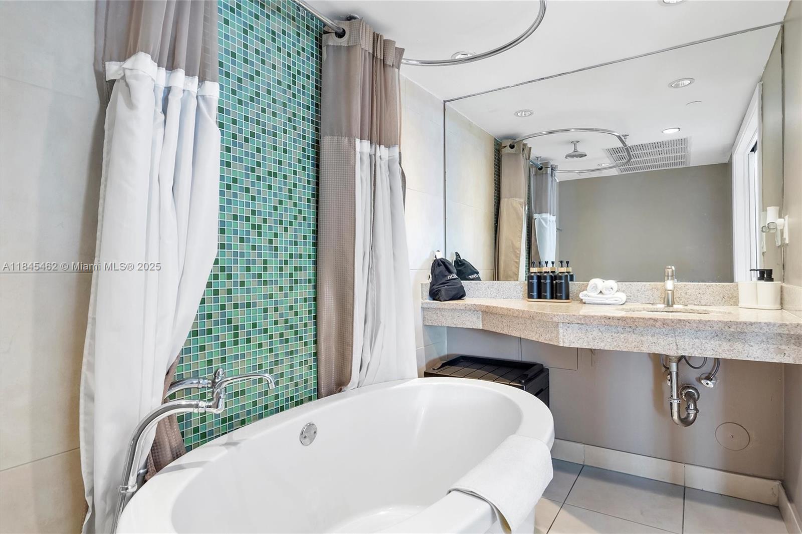 THE STRAND ON OCEAN DRIVE - Residential