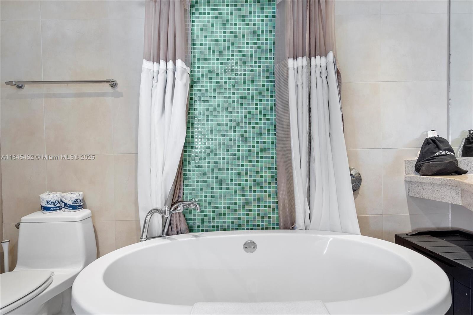 THE STRAND ON OCEAN DRIVE - Residential