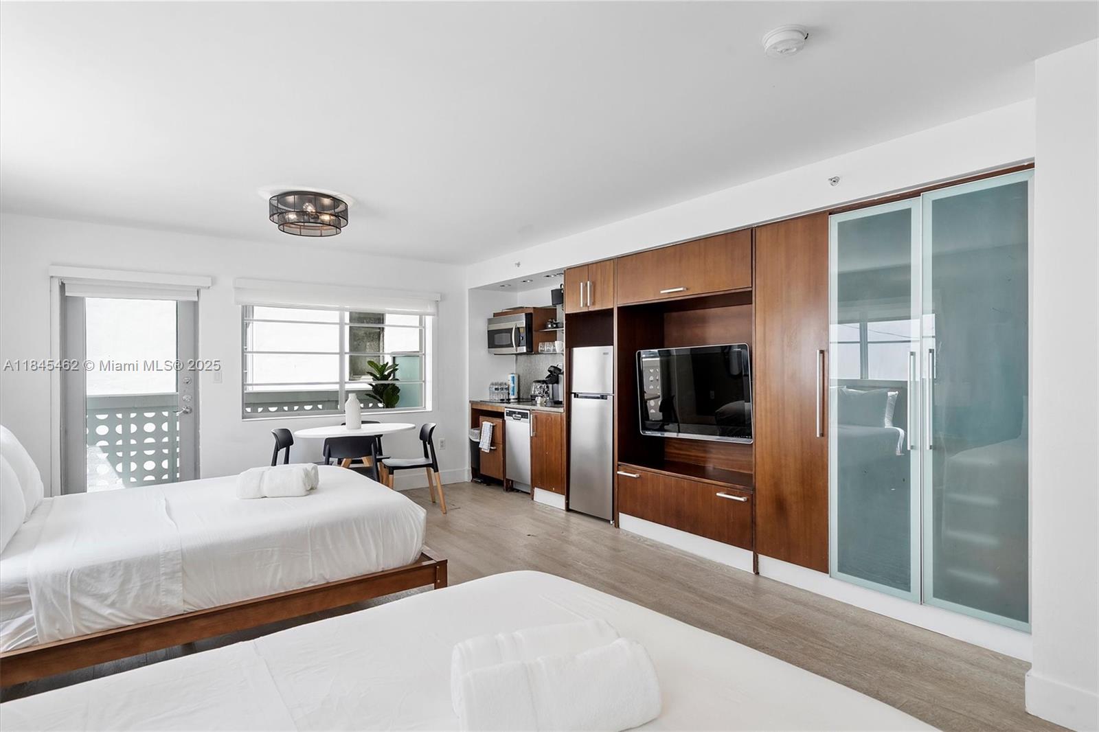 THE STRAND ON OCEAN DRIVE - Residential