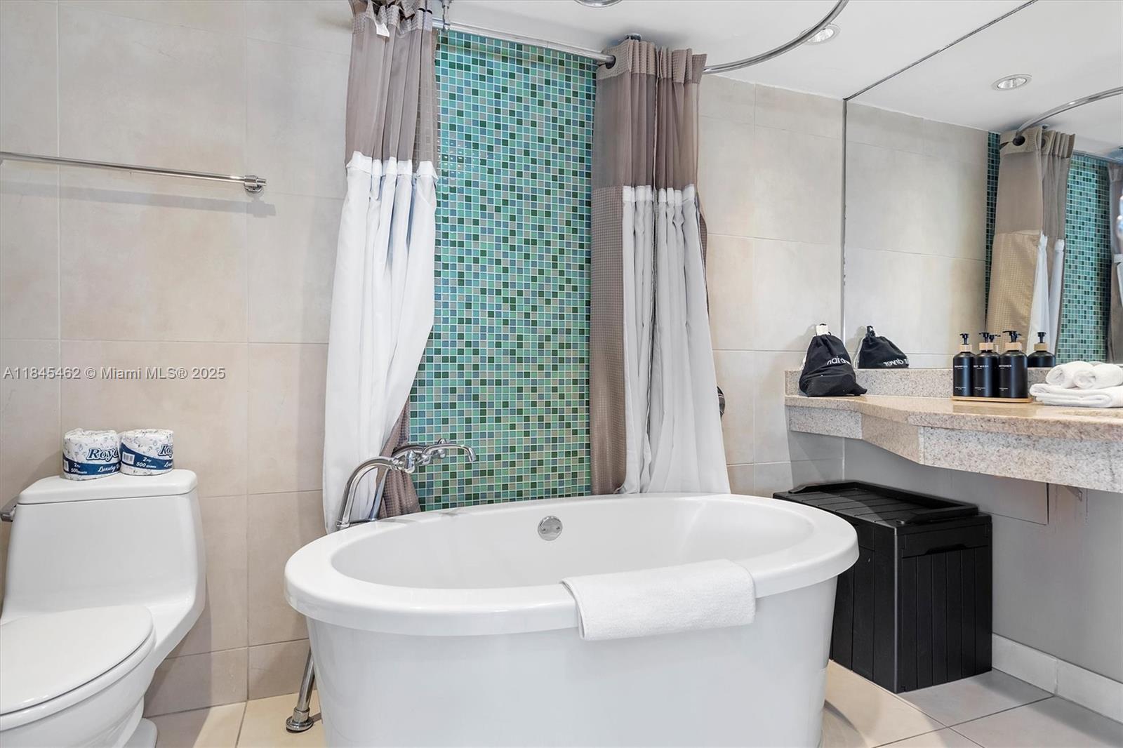 THE STRAND ON OCEAN DRIVE - Residential