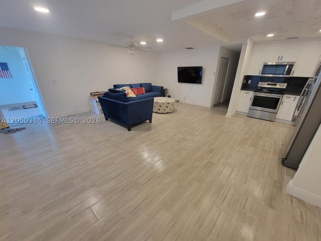Photo of 1009 NW 88th Ave #B87, Plantation, FL 33322 (MLS # A12050314)