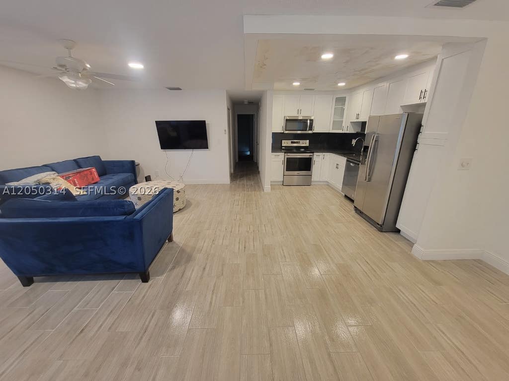 Photo of 1009 NW 88th Ave #B87, Plantation, FL 33322 (MLS # A12050314)
