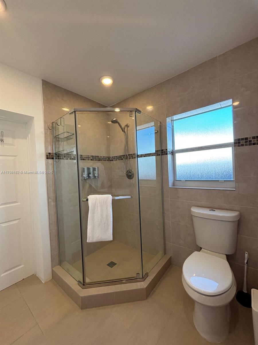 Address Not Disclosed, Hollywood, Broward County, Florida - 1 Bathrooms - 