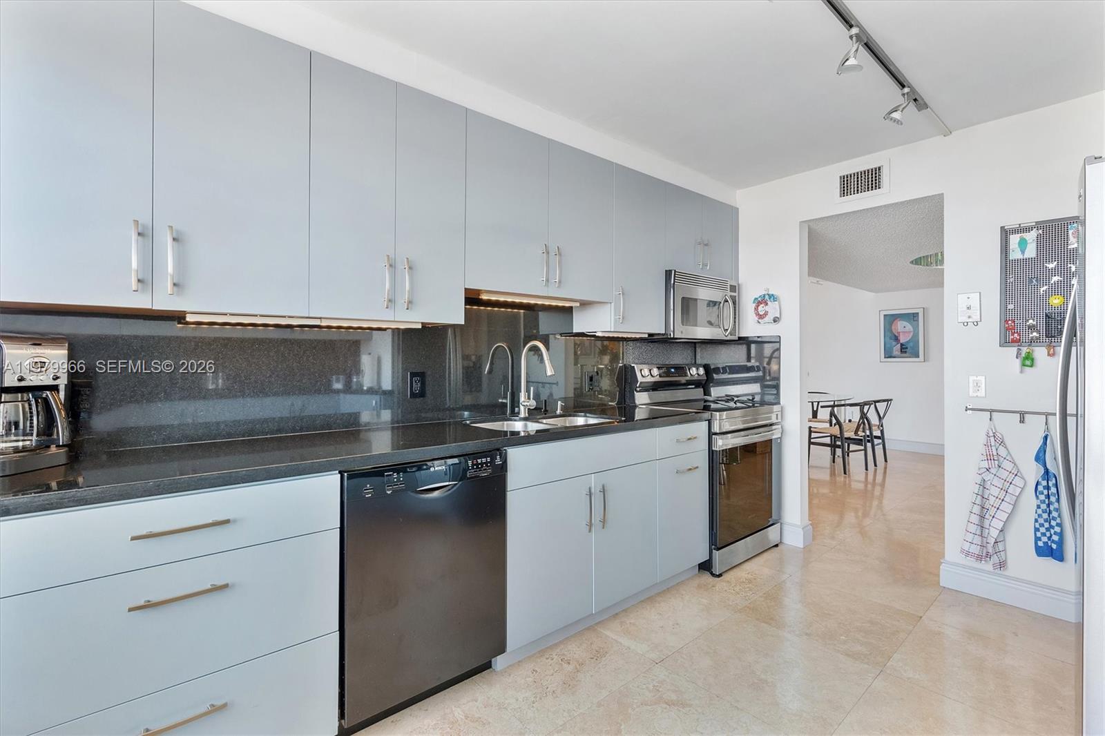 ADMIRALS PORT CONDO-EAST - Residential