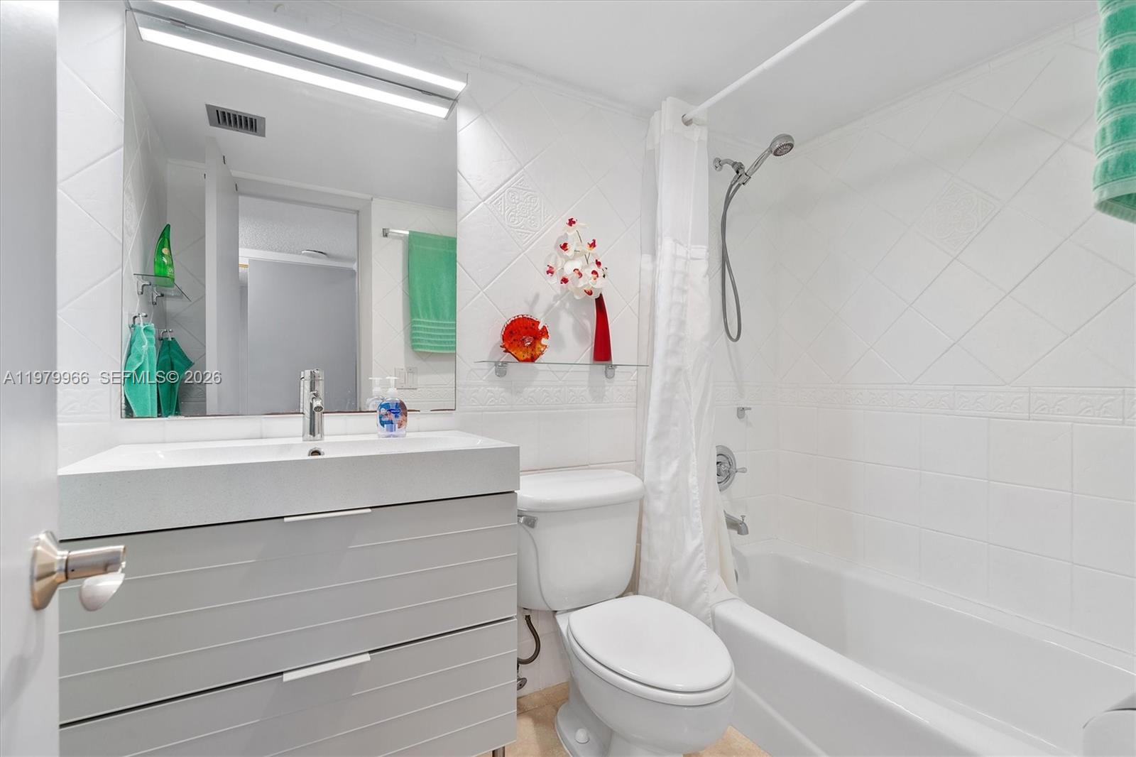 ADMIRALS PORT CONDO-EAST - Residential