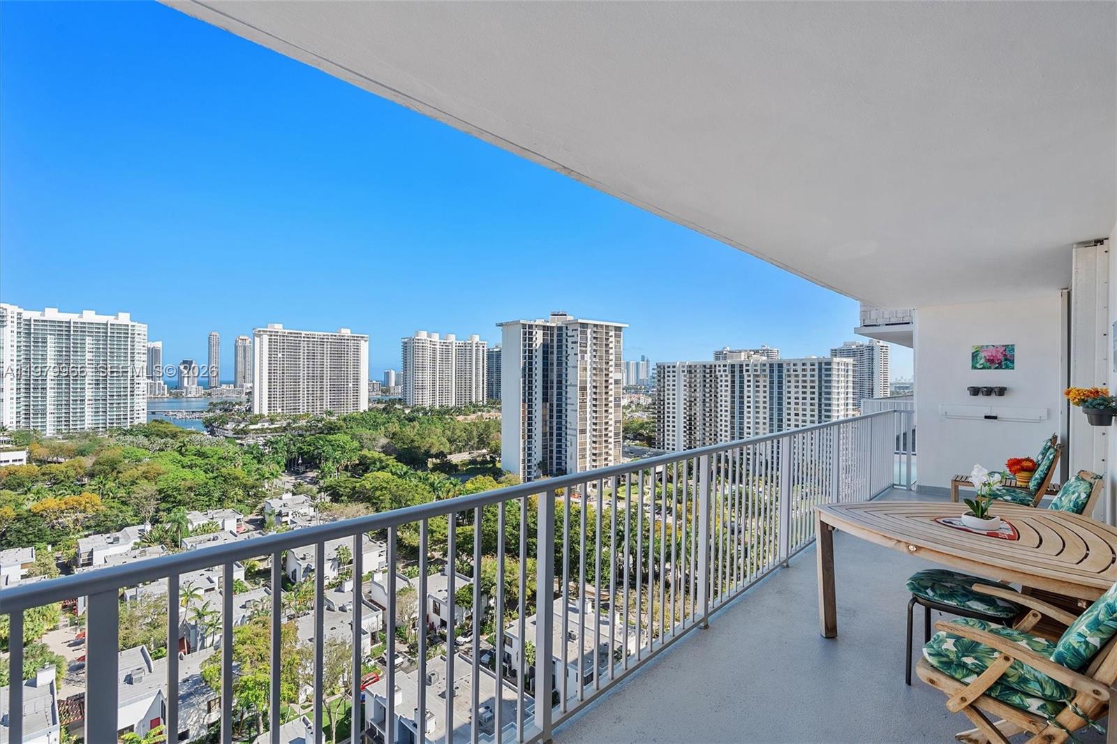 ADMIRALS PORT CONDO-EAST - Residential