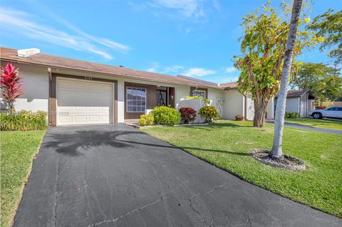 5057 Forsythia St Delray Beach FL 33484