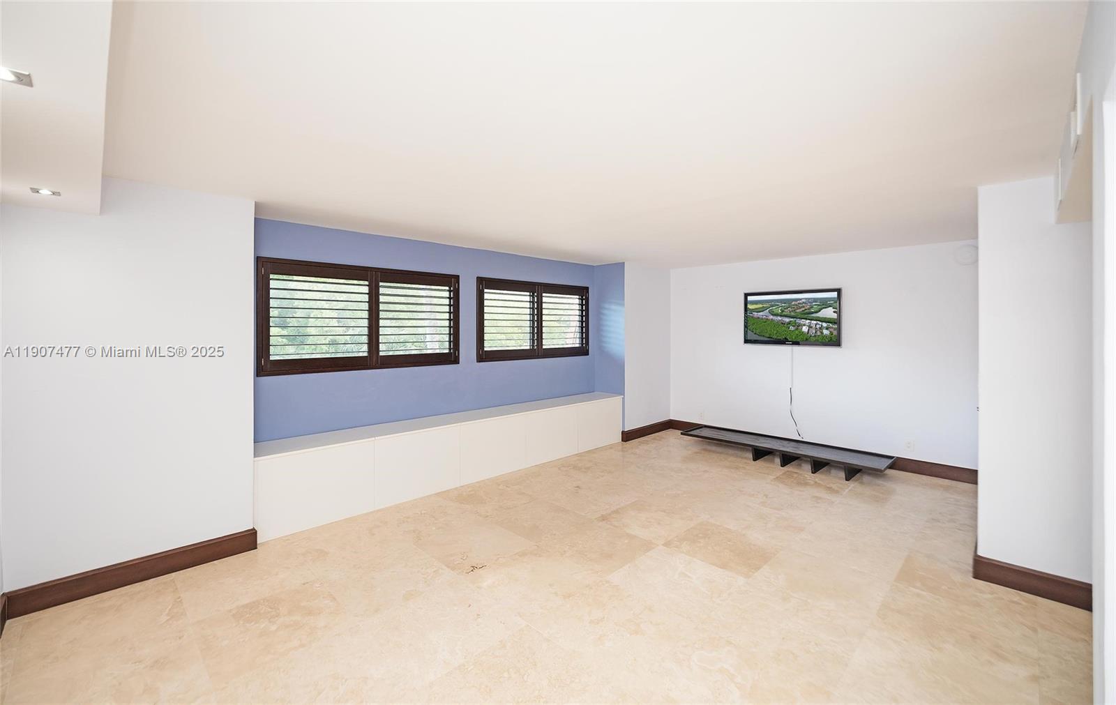 ROYAL HARBOUR YACHT CLUB - Residential