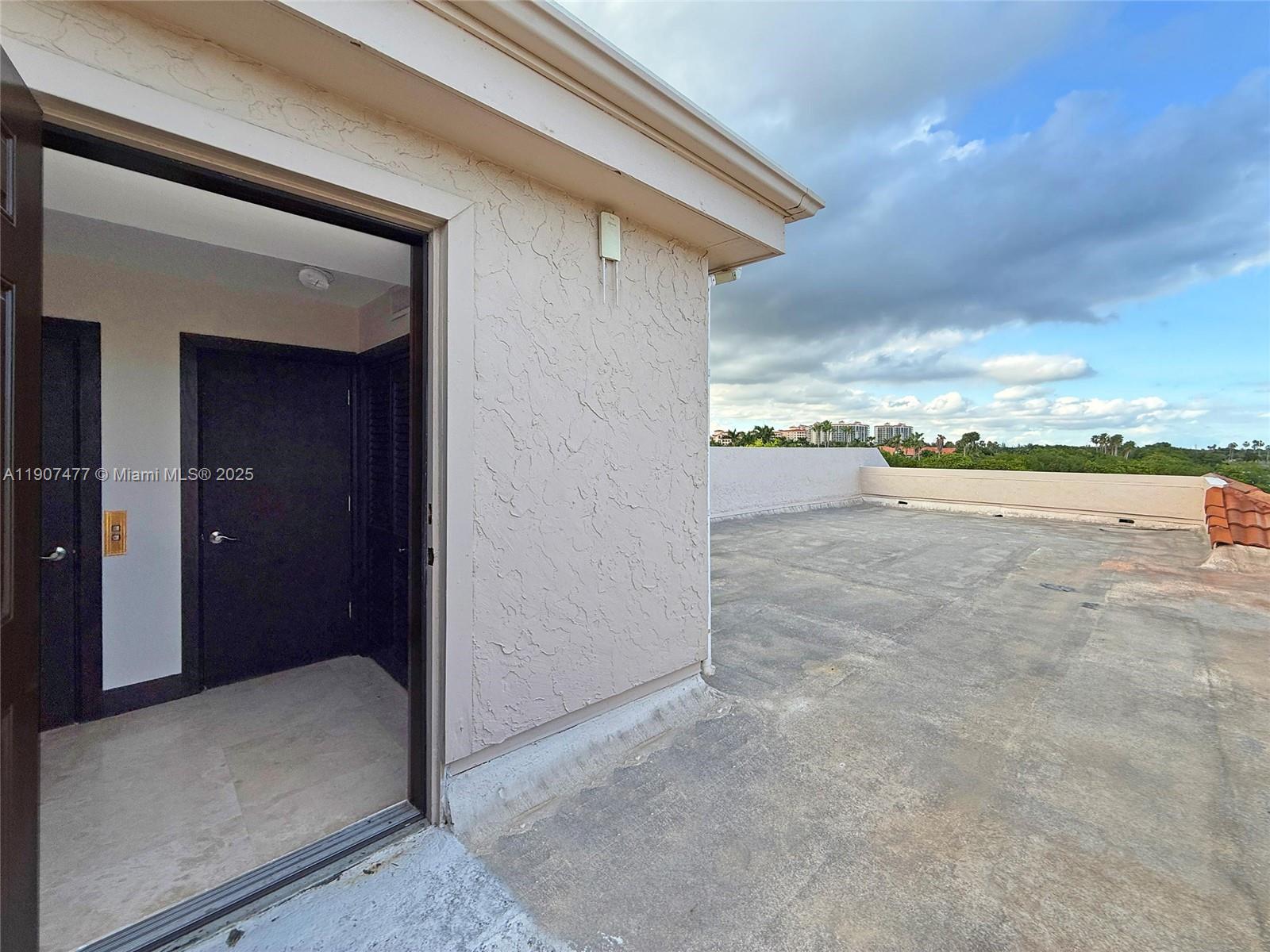 ROYAL HARBOUR YACHT CLUB - Residential