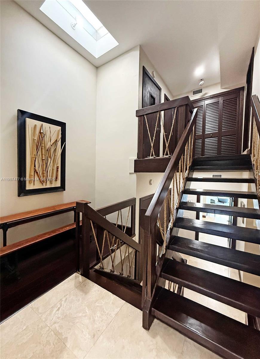 ROYAL HARBOUR YACHT CLUB - Residential