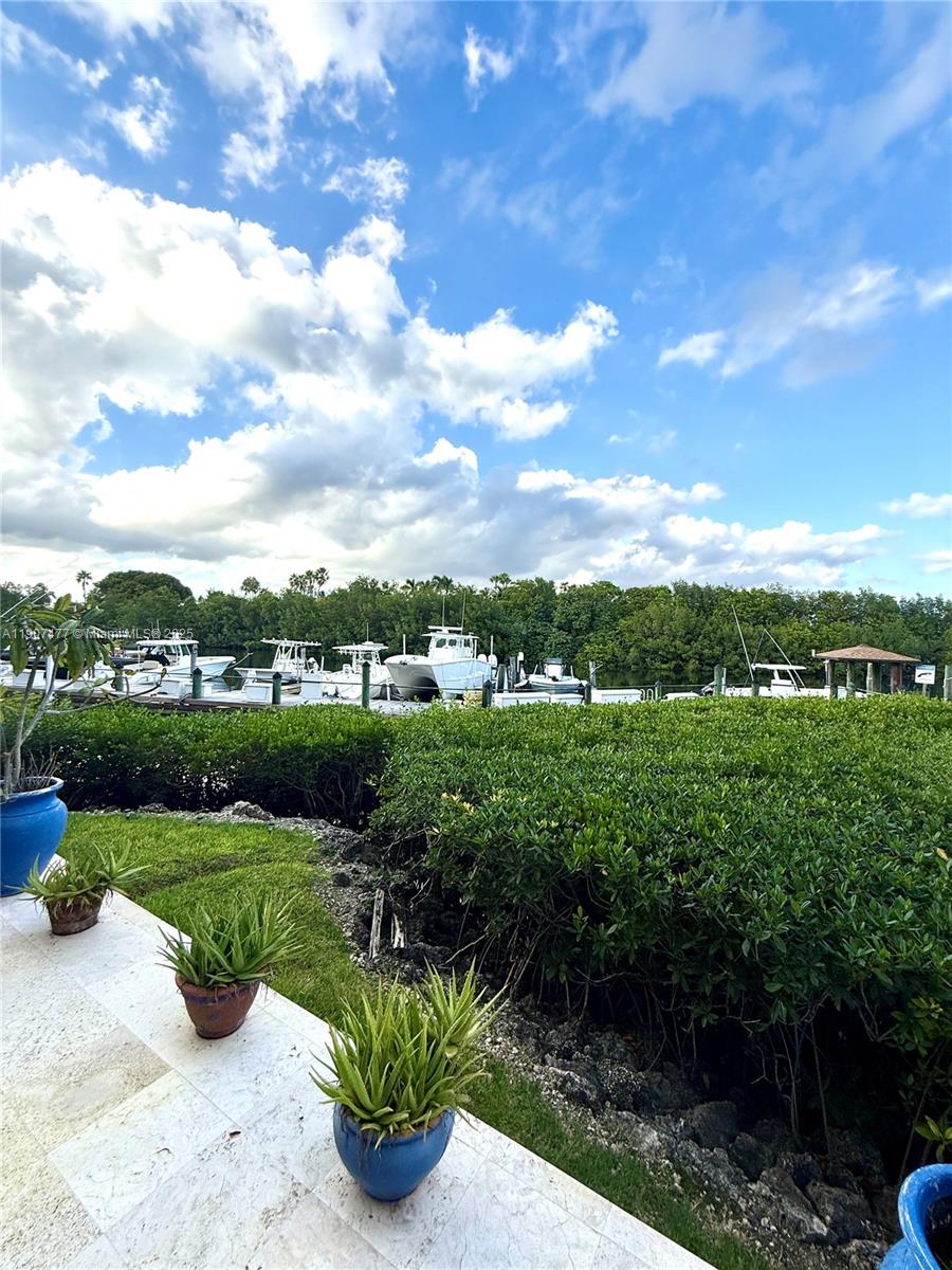 ROYAL HARBOUR YACHT CLUB - Residential