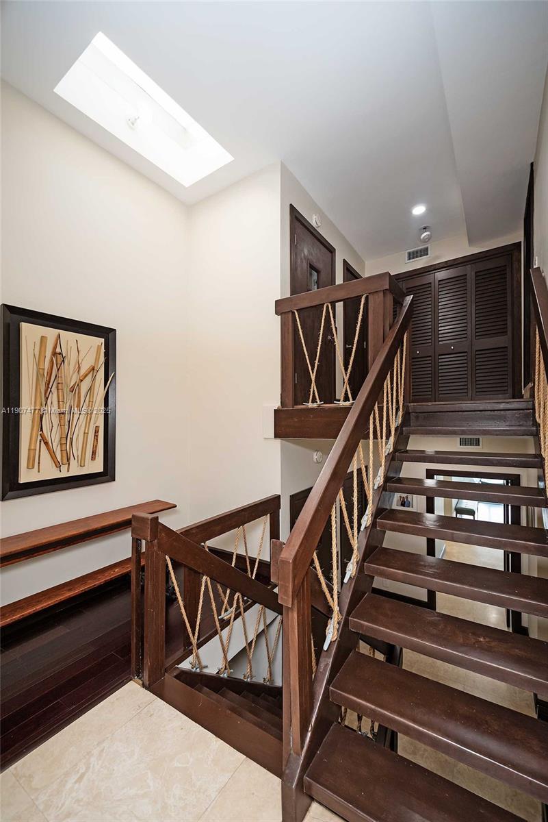 ROYAL HARBOUR YACHT CLUB - Residential