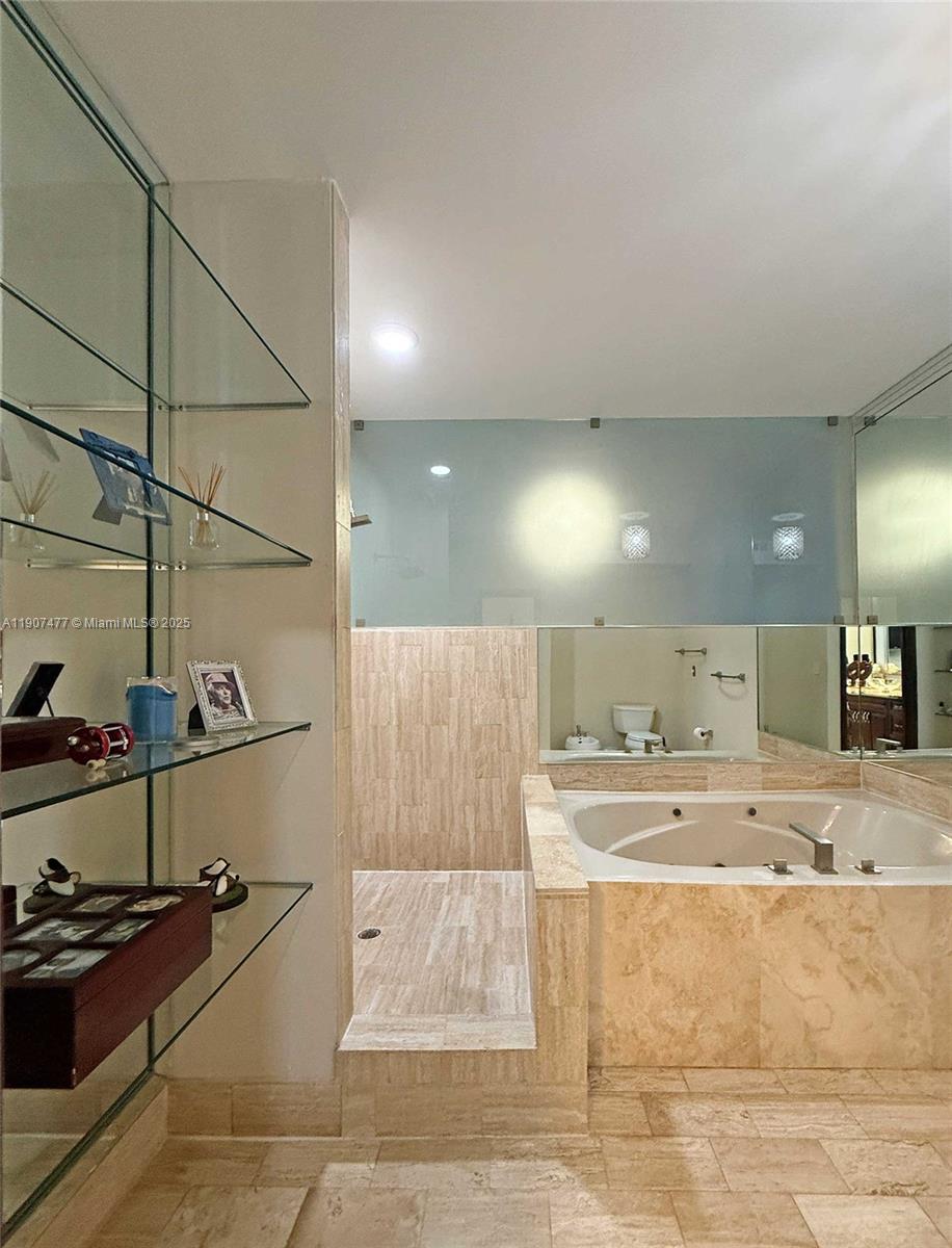 ROYAL HARBOUR YACHT CLUB - Residential