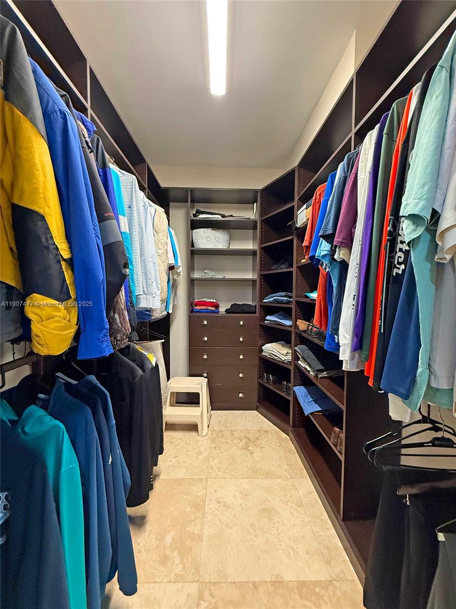 ROYAL HARBOUR YACHT CLUB - Residential