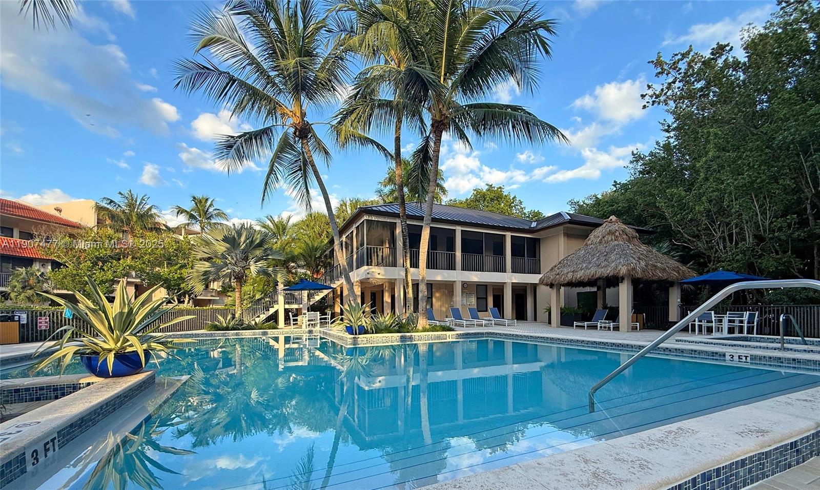 ROYAL HARBOUR YACHT CLUB - Residential