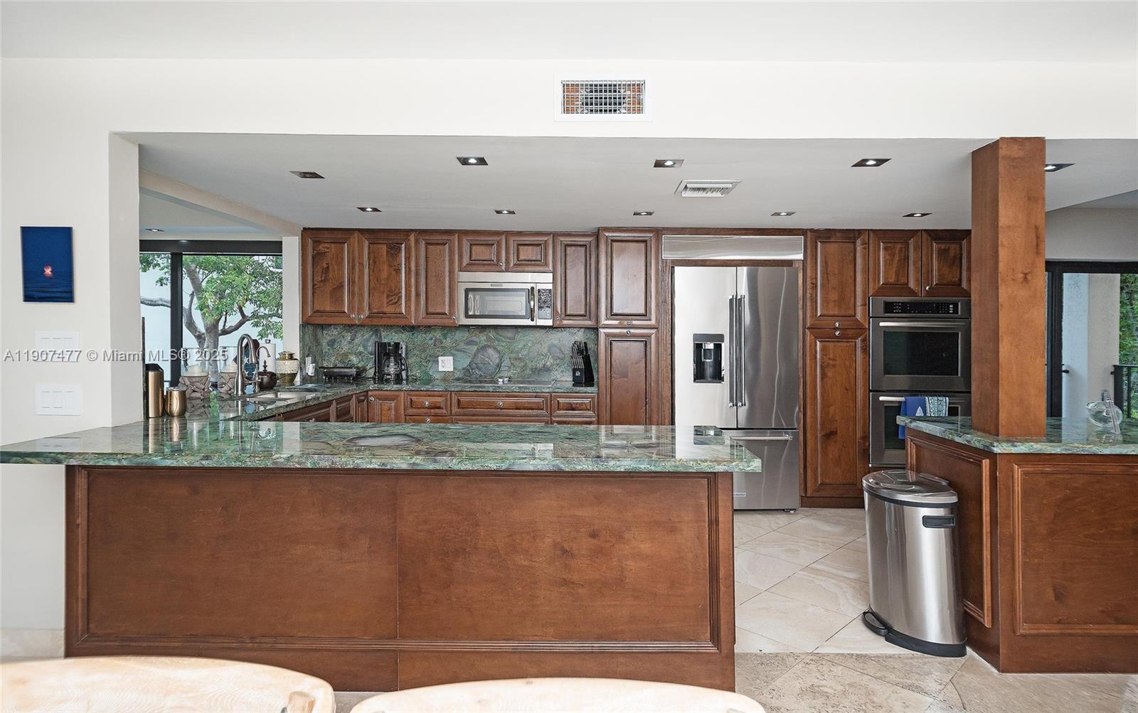 ROYAL HARBOUR YACHT CLUB - Residential