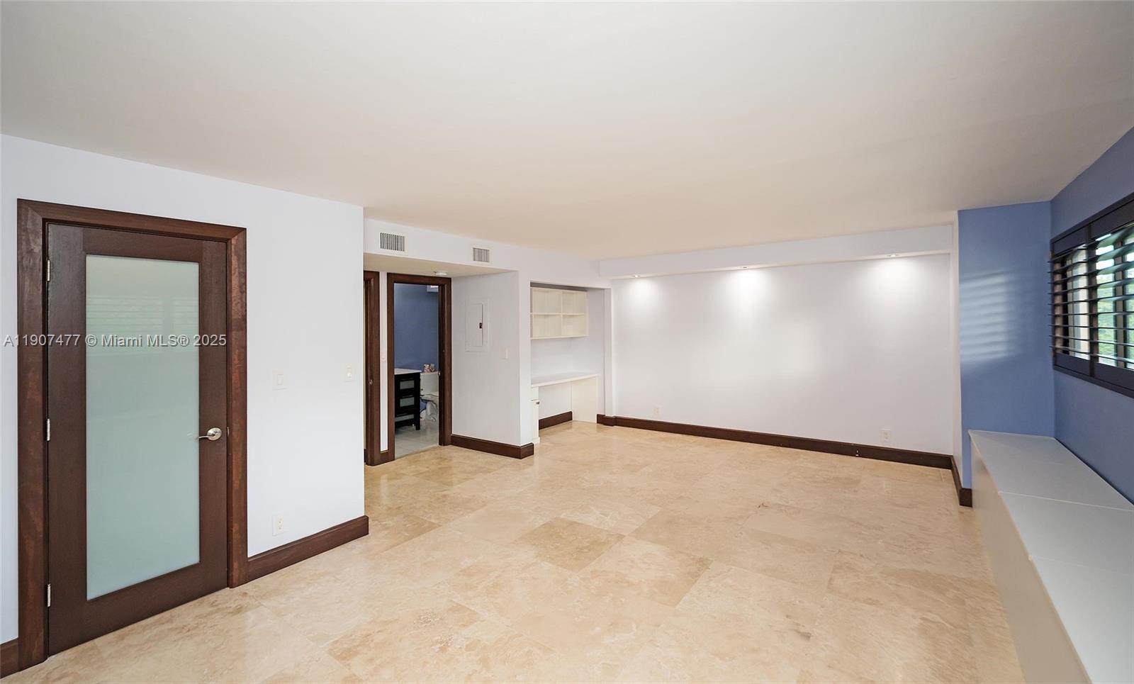 ROYAL HARBOUR YACHT CLUB - Residential