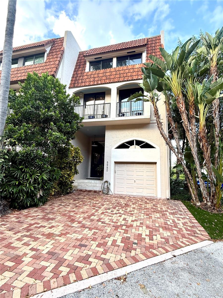 ROYAL HARBOUR YACHT CLUB - Residential