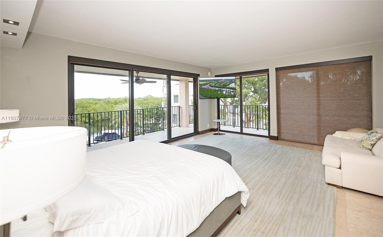 ROYAL HARBOUR YACHT CLUB - Residential