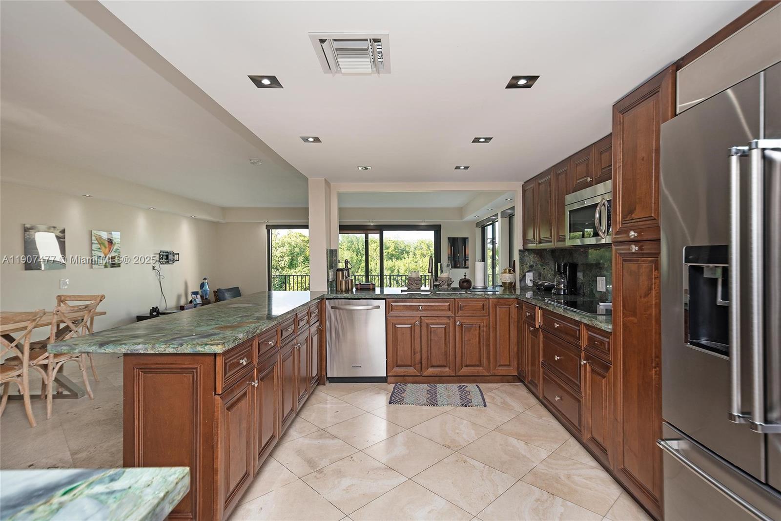 ROYAL HARBOUR YACHT CLUB - Residential