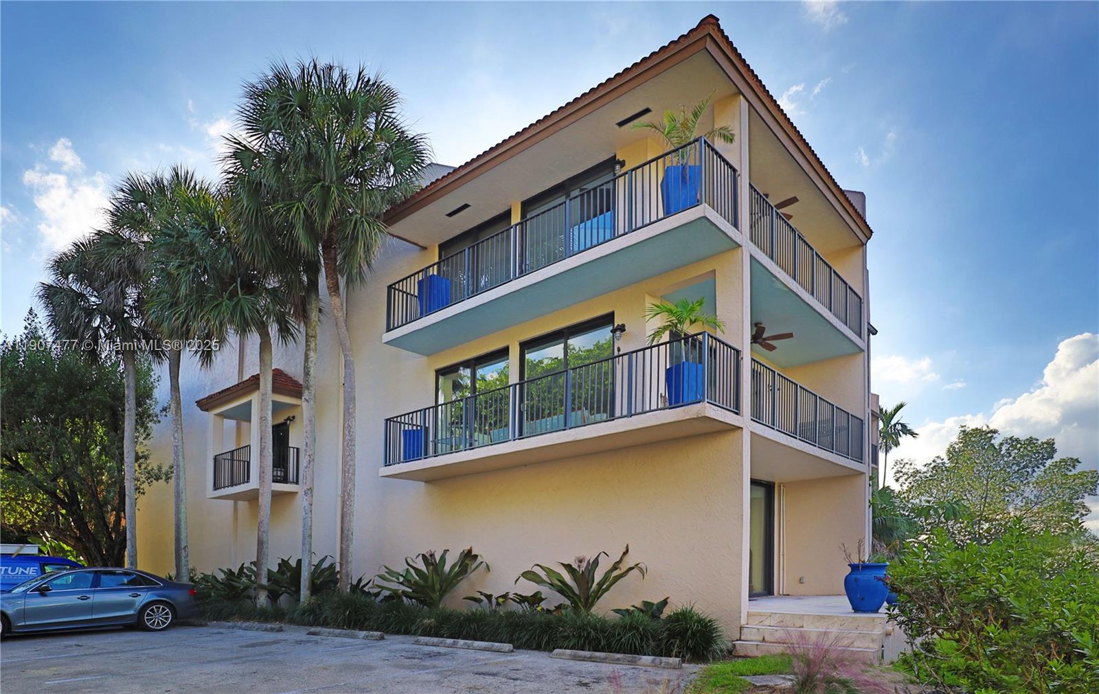 ROYAL HARBOUR YACHT CLUB - Residential