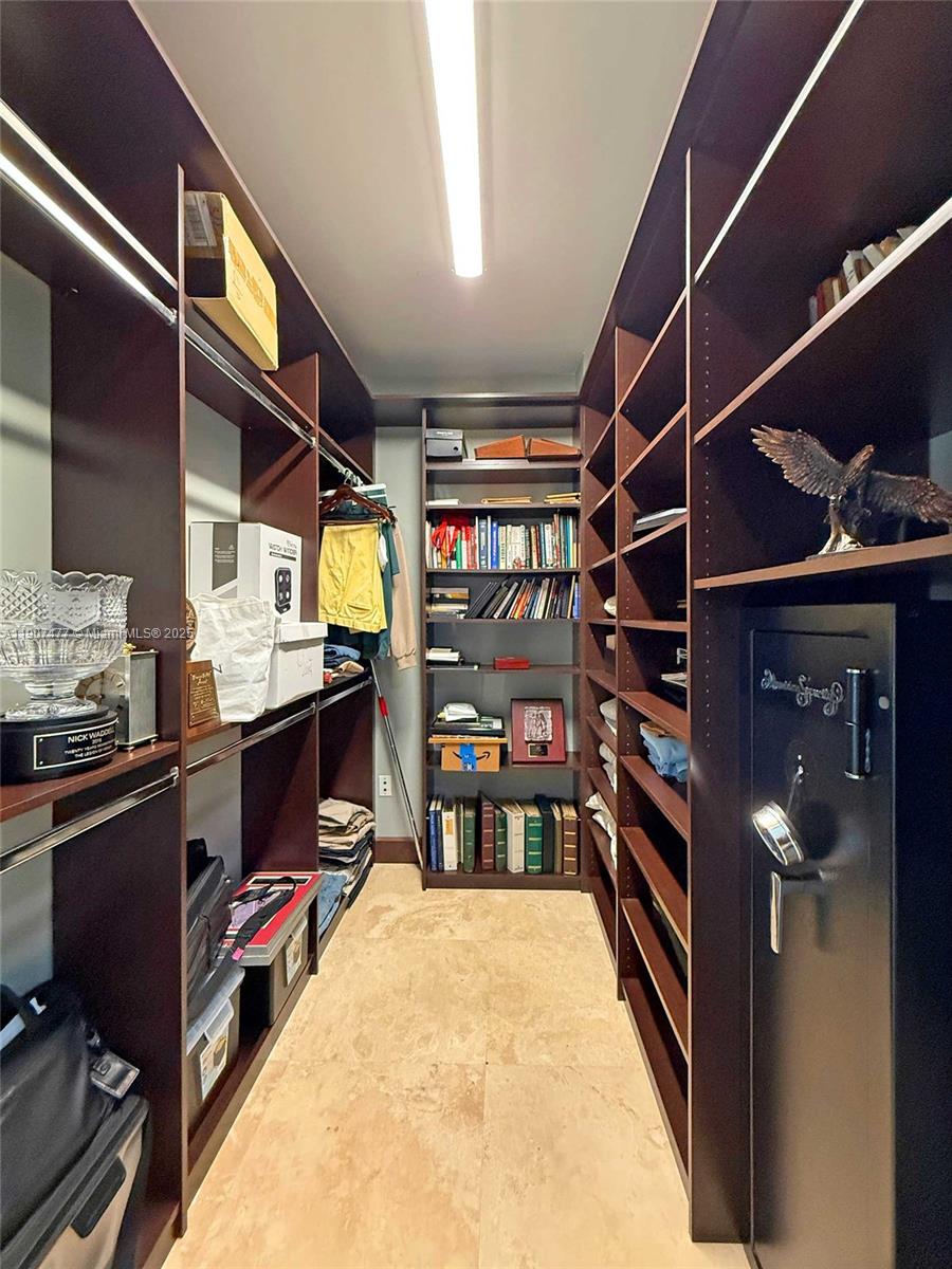 ROYAL HARBOUR YACHT CLUB - Residential