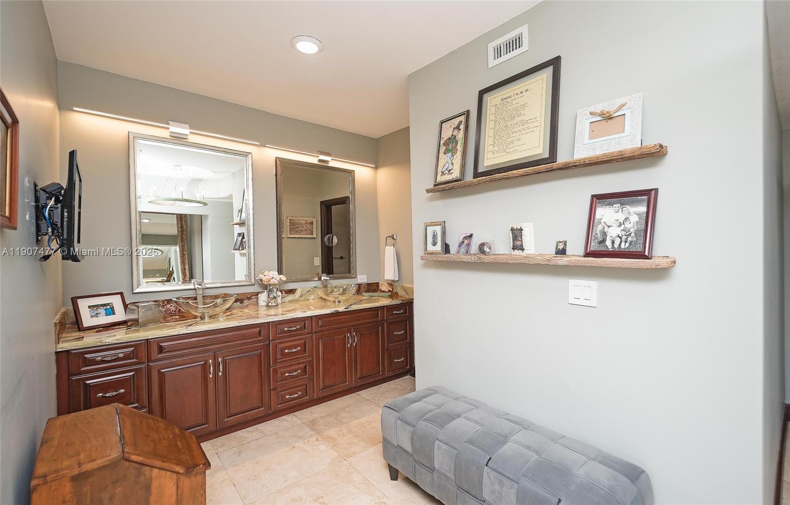 ROYAL HARBOUR YACHT CLUB - Residential