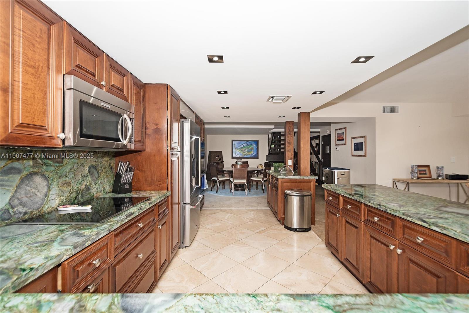 ROYAL HARBOUR YACHT CLUB - Residential