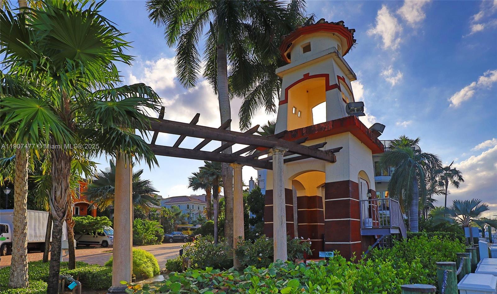 ROYAL HARBOUR YACHT CLUB - Residential