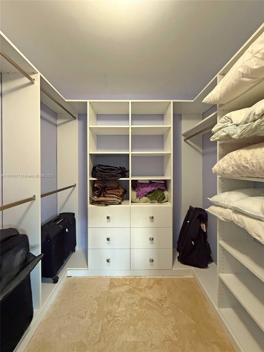 ROYAL HARBOUR YACHT CLUB - Residential