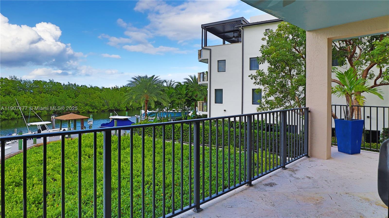 ROYAL HARBOUR YACHT CLUB - Residential