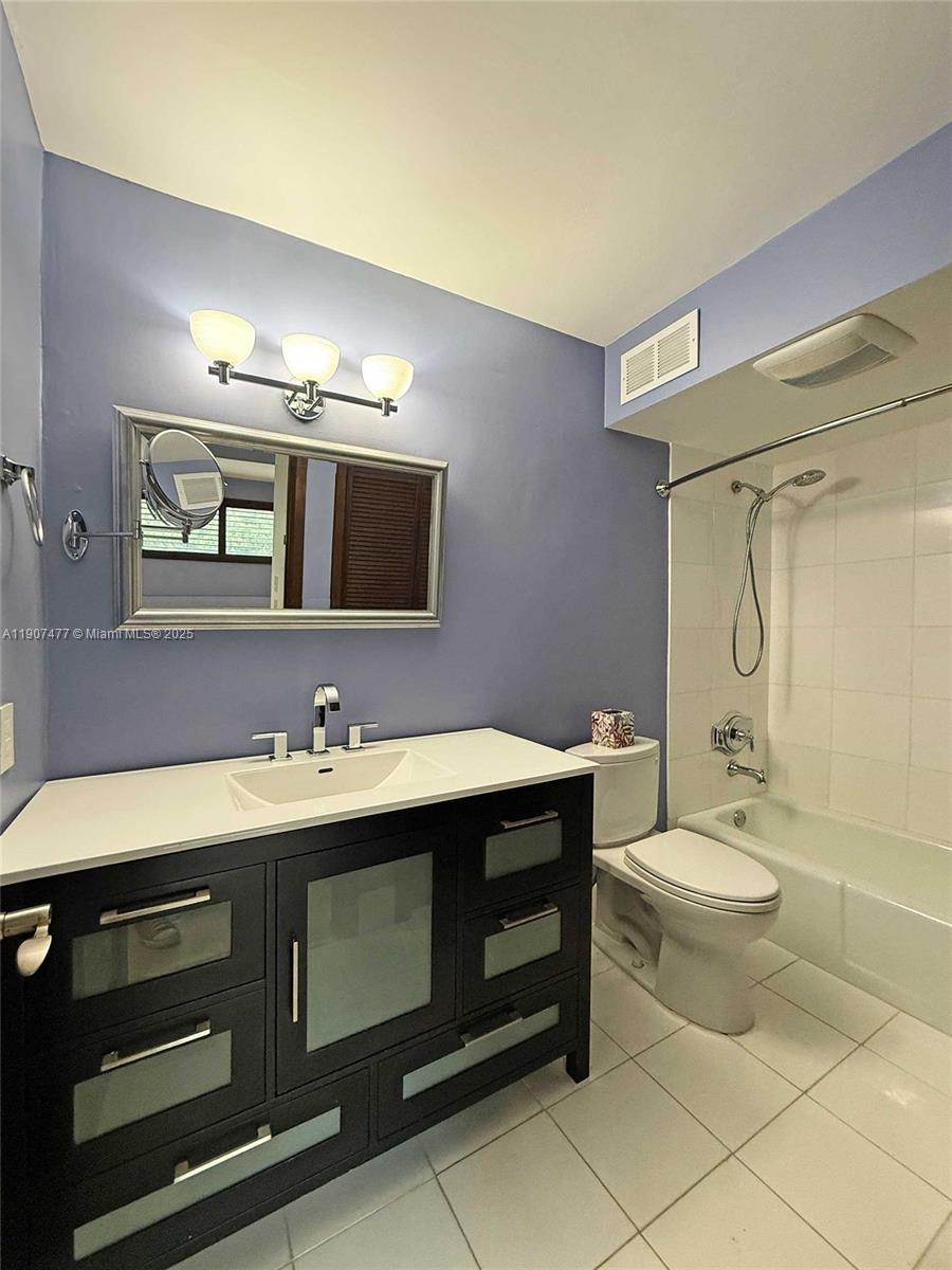 ROYAL HARBOUR YACHT CLUB - Residential