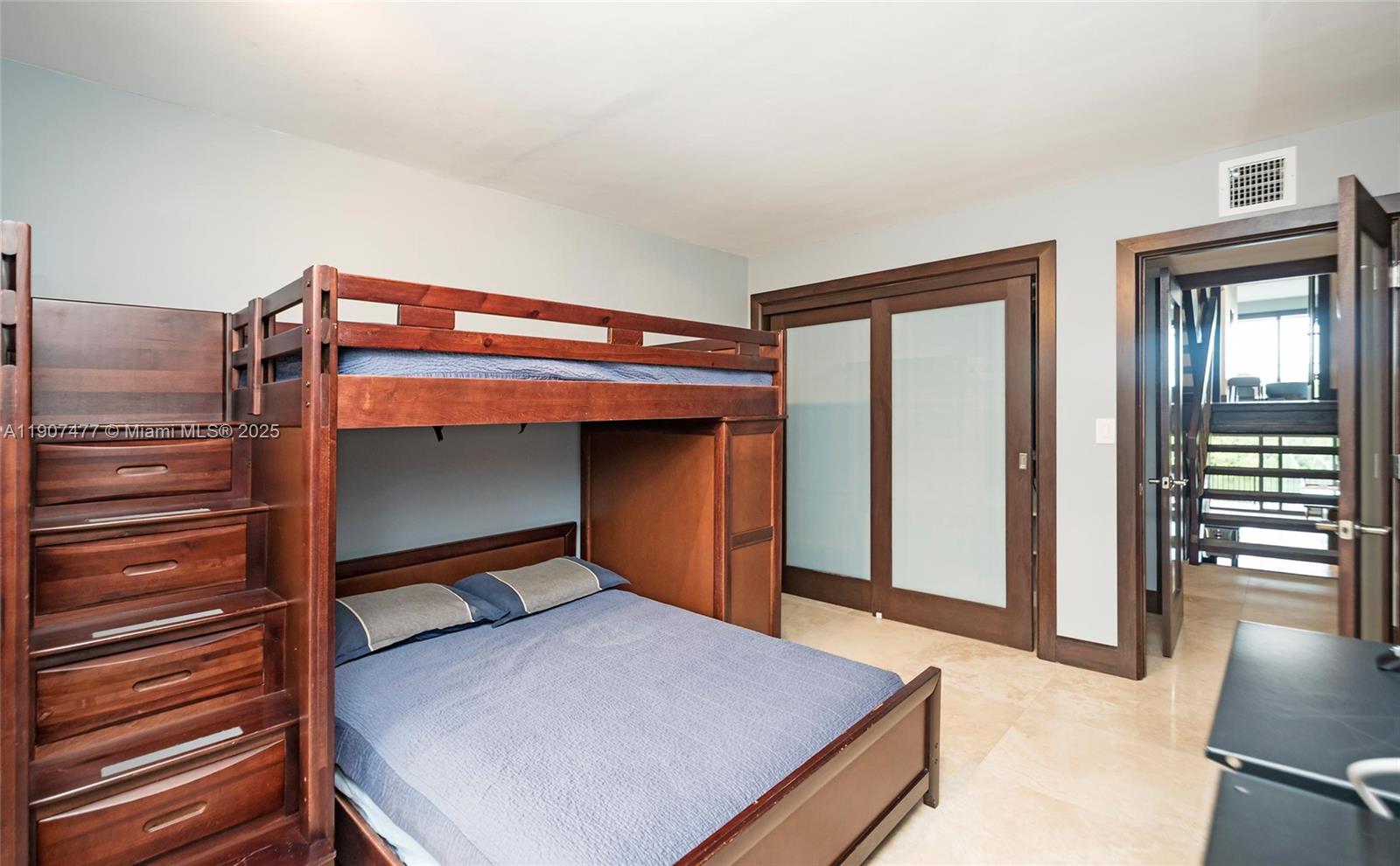 ROYAL HARBOUR YACHT CLUB - Residential