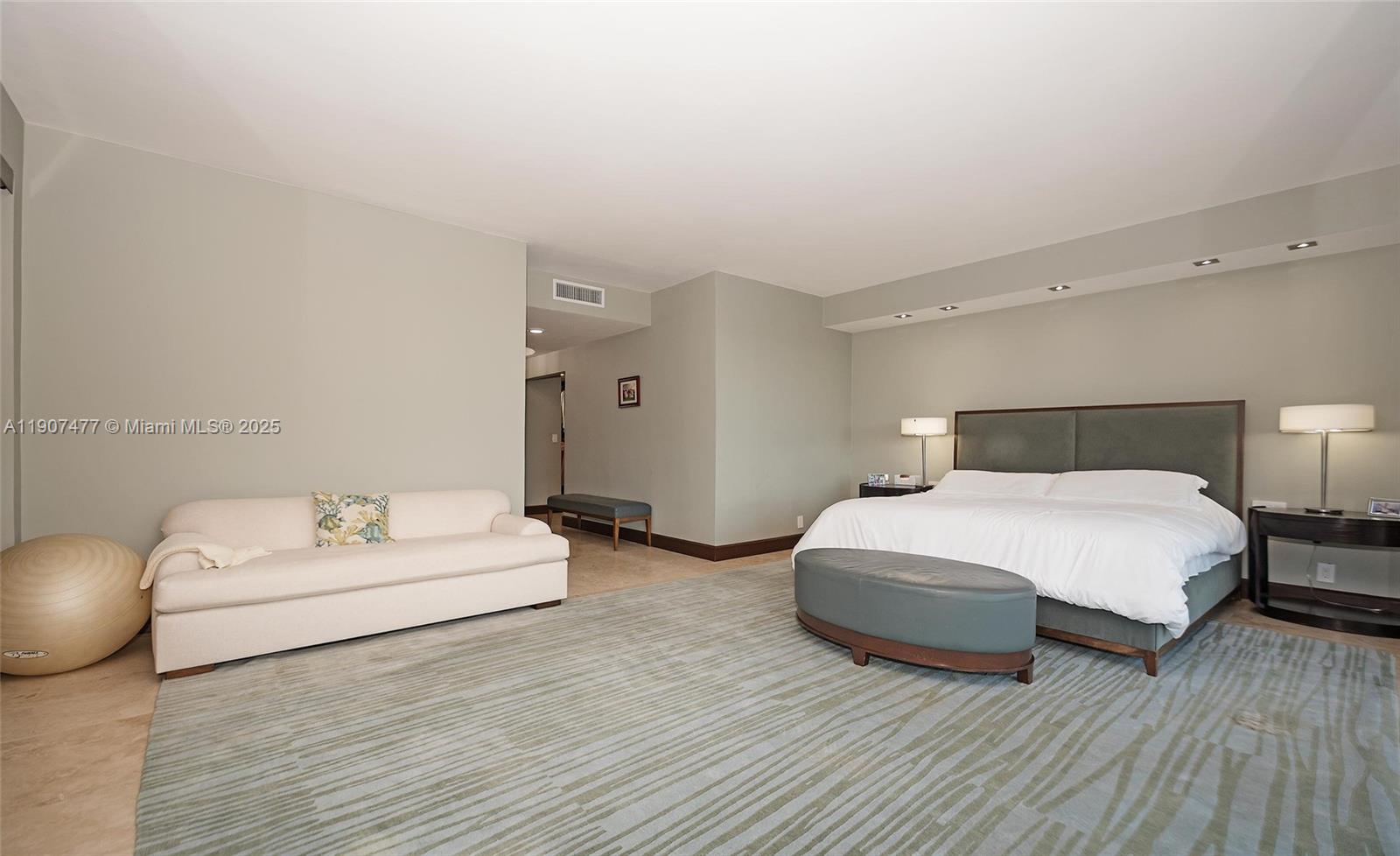 ROYAL HARBOUR YACHT CLUB - Residential