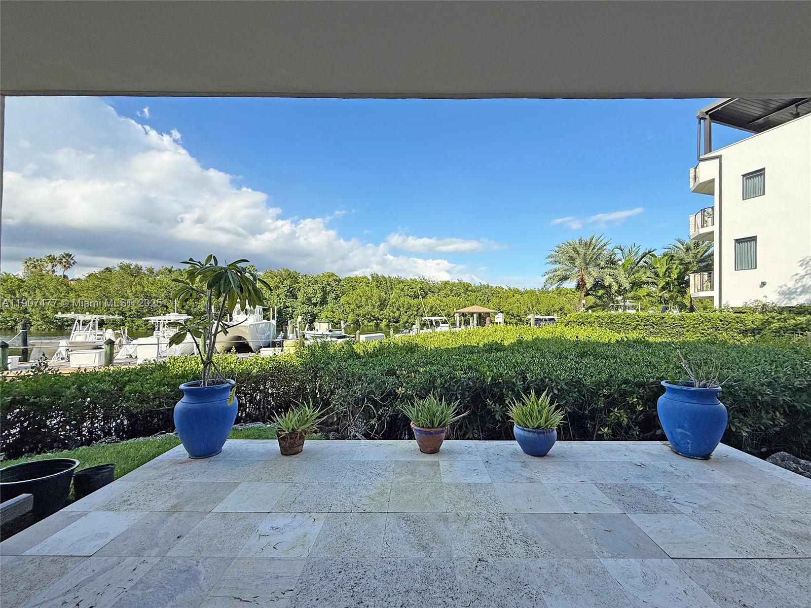 ROYAL HARBOUR YACHT CLUB - Residential