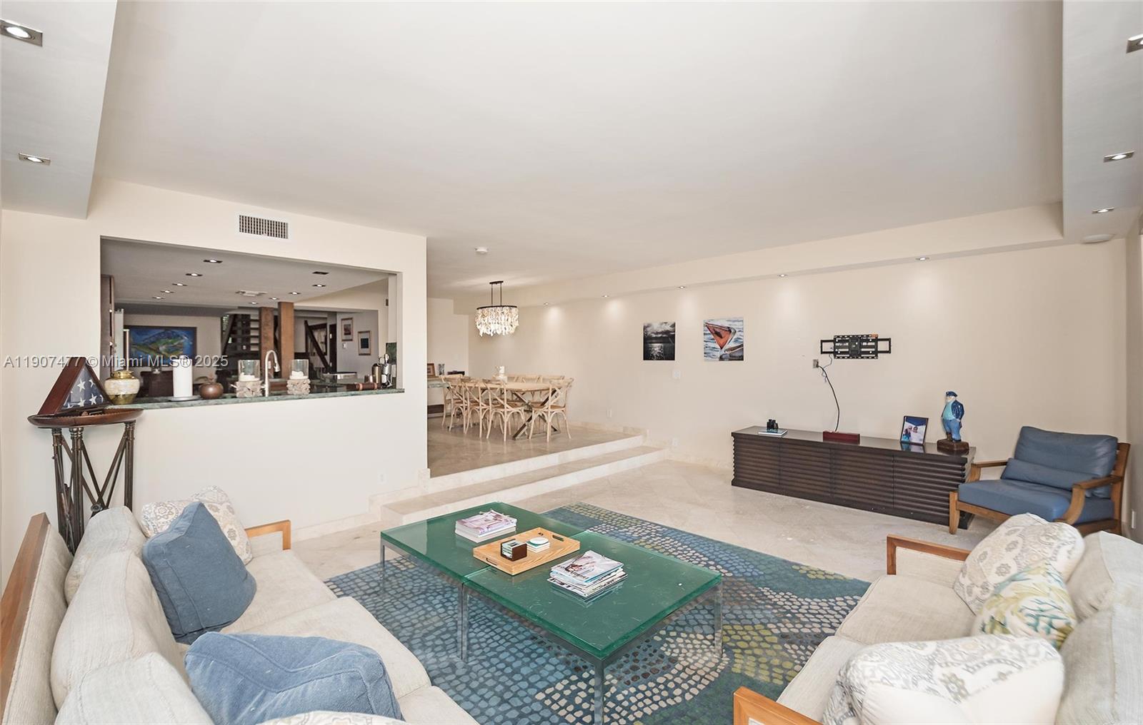 ROYAL HARBOUR YACHT CLUB - Residential