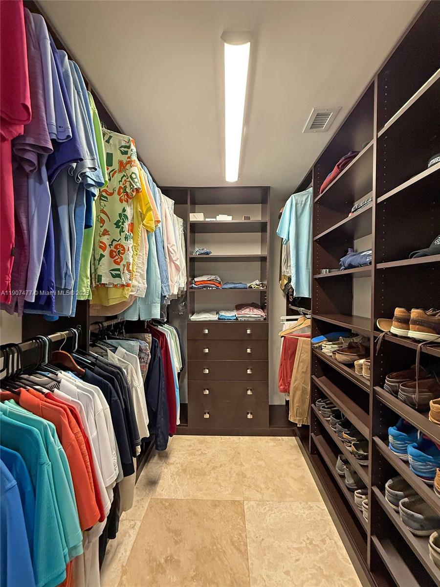 ROYAL HARBOUR YACHT CLUB - Residential