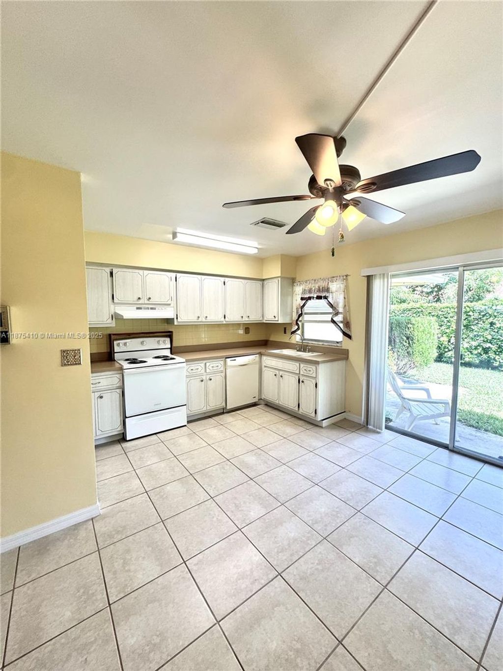 Photo of 2719 NE 32nd St #2, Fort Lauderdale, FL 33306 (MLS # A11875410)