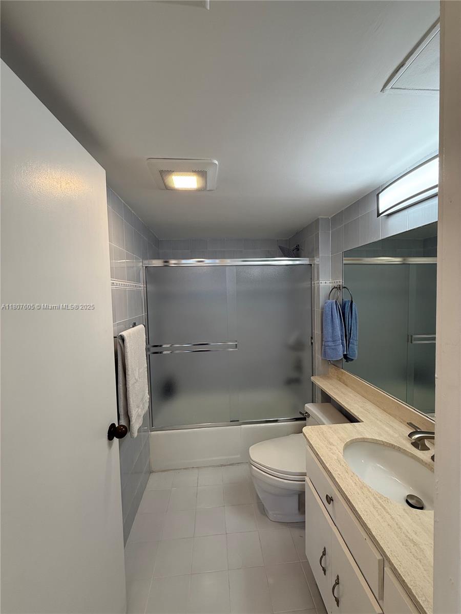 THE EMERALDBAY @ KEY COLO - Residential Lease