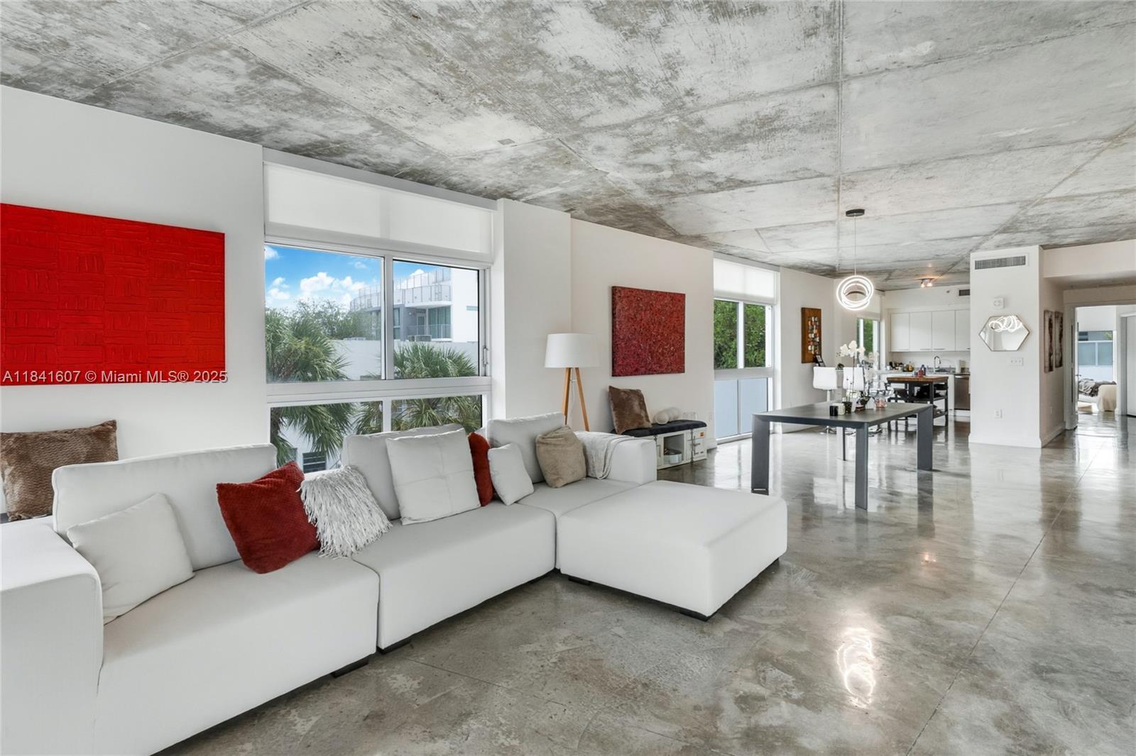 2001 Meridian Ave 314, Miami Beach, FL, 33139/$1,875,000 3 2001 Meridian Ave 314