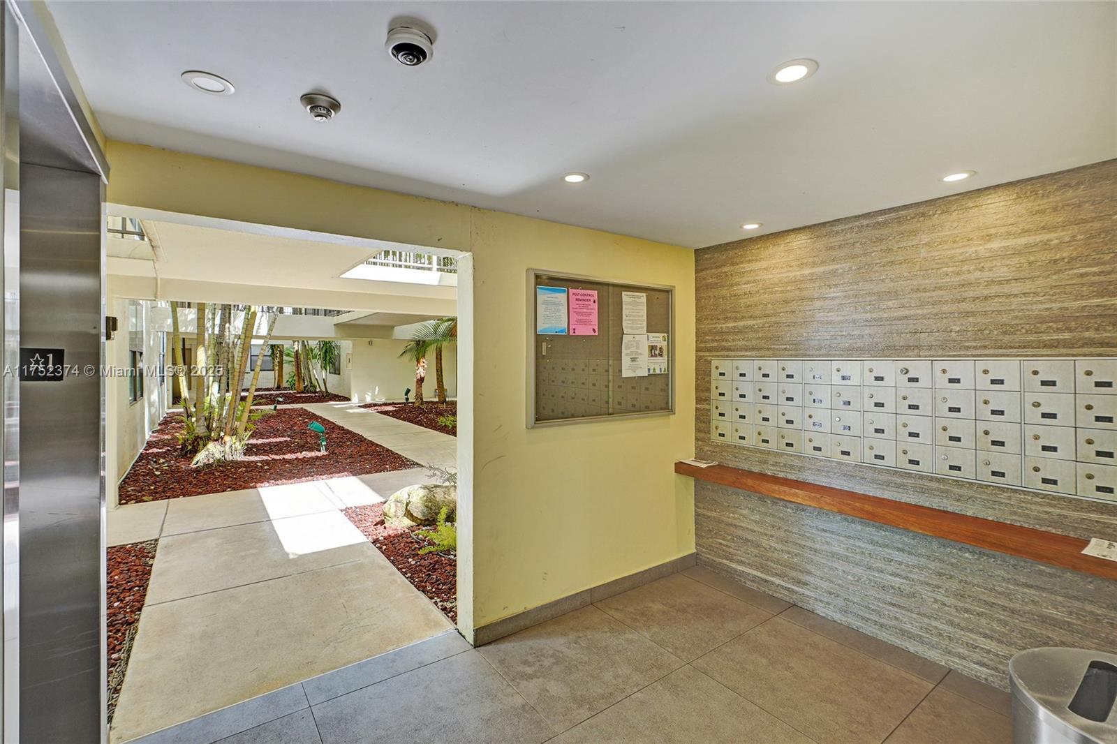 VILLA DORADA CONDO NO 2 - Residential