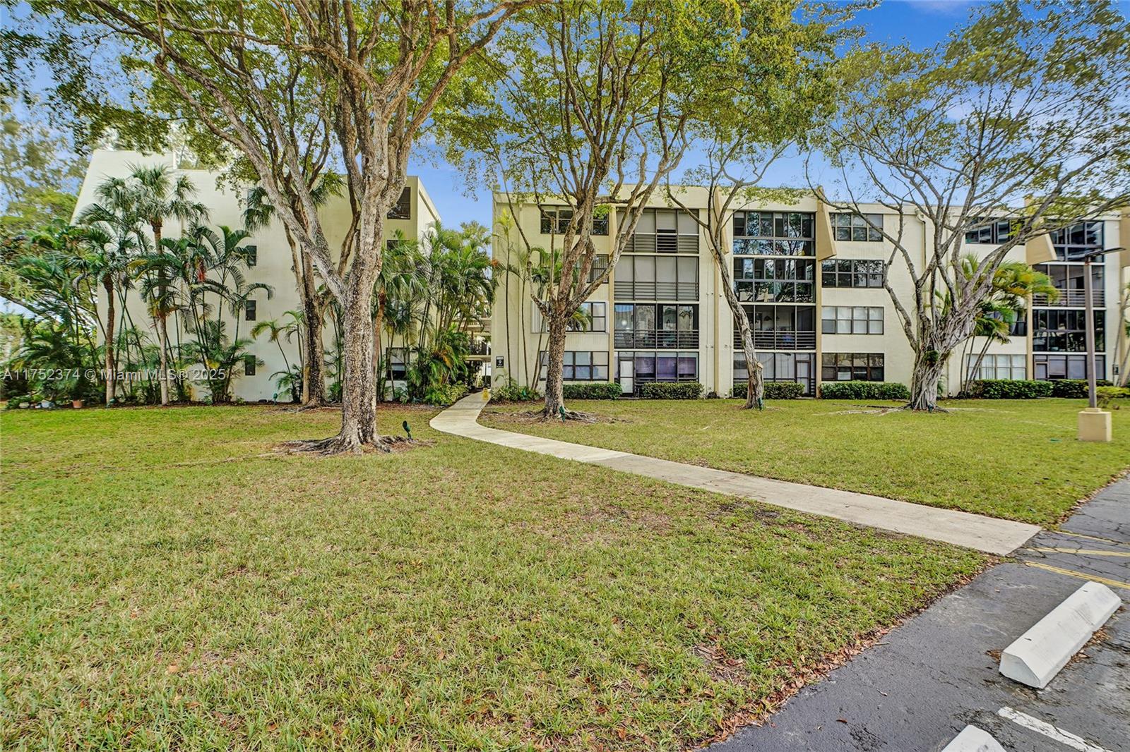 VILLA DORADA CONDO NO 2 - Residential