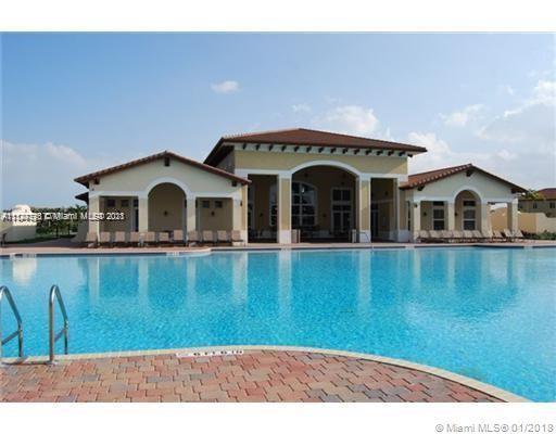 THE COURT AT BAYSHORE II - Residential Lease