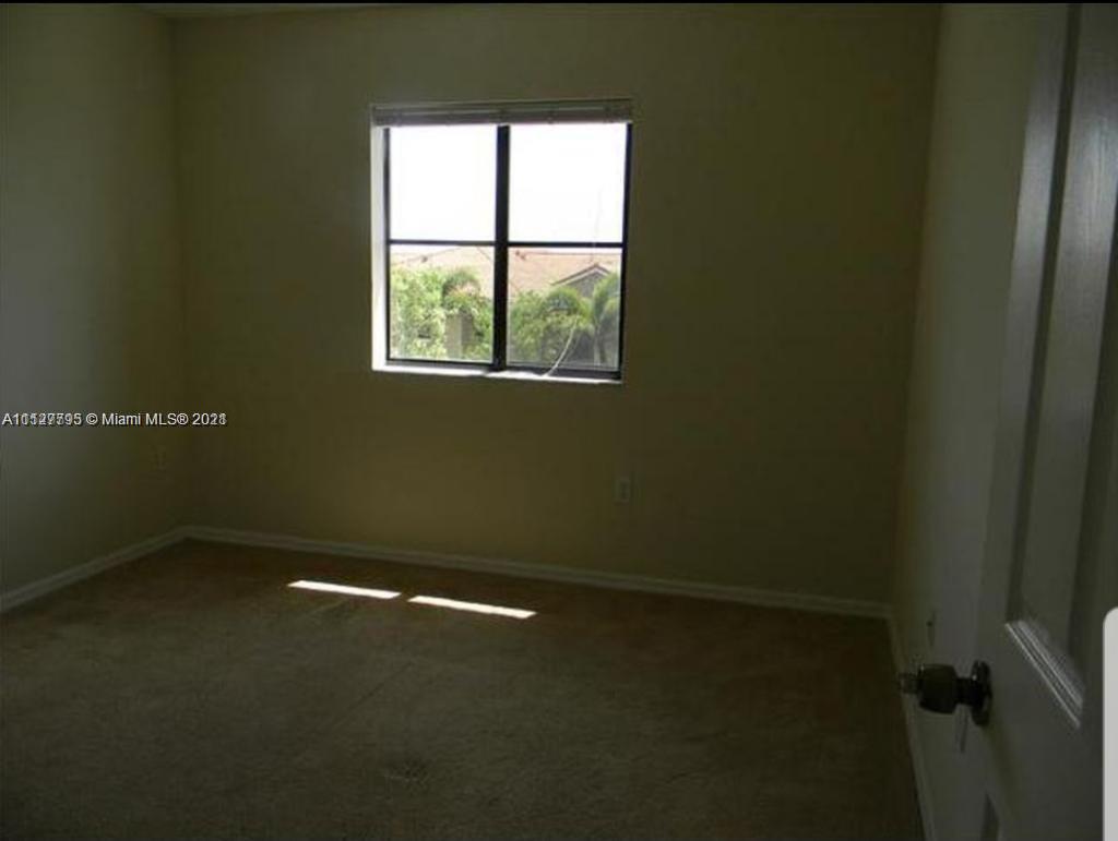 THE COURT AT BAYSHORE II - Residential Lease