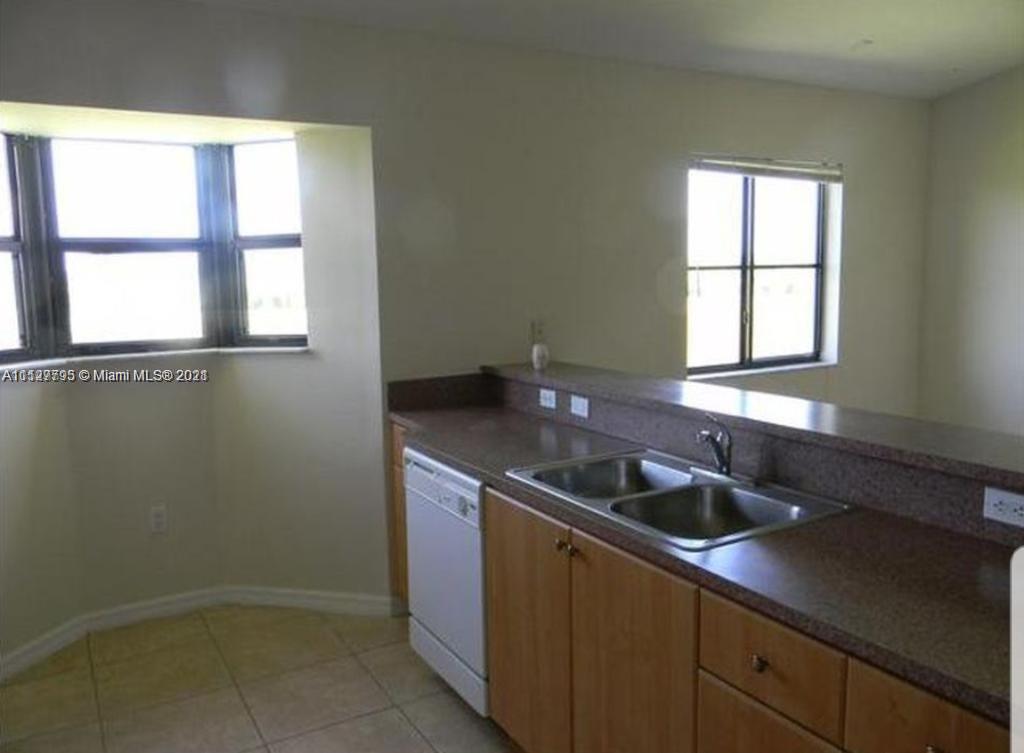 THE COURT AT BAYSHORE II - Residential Lease