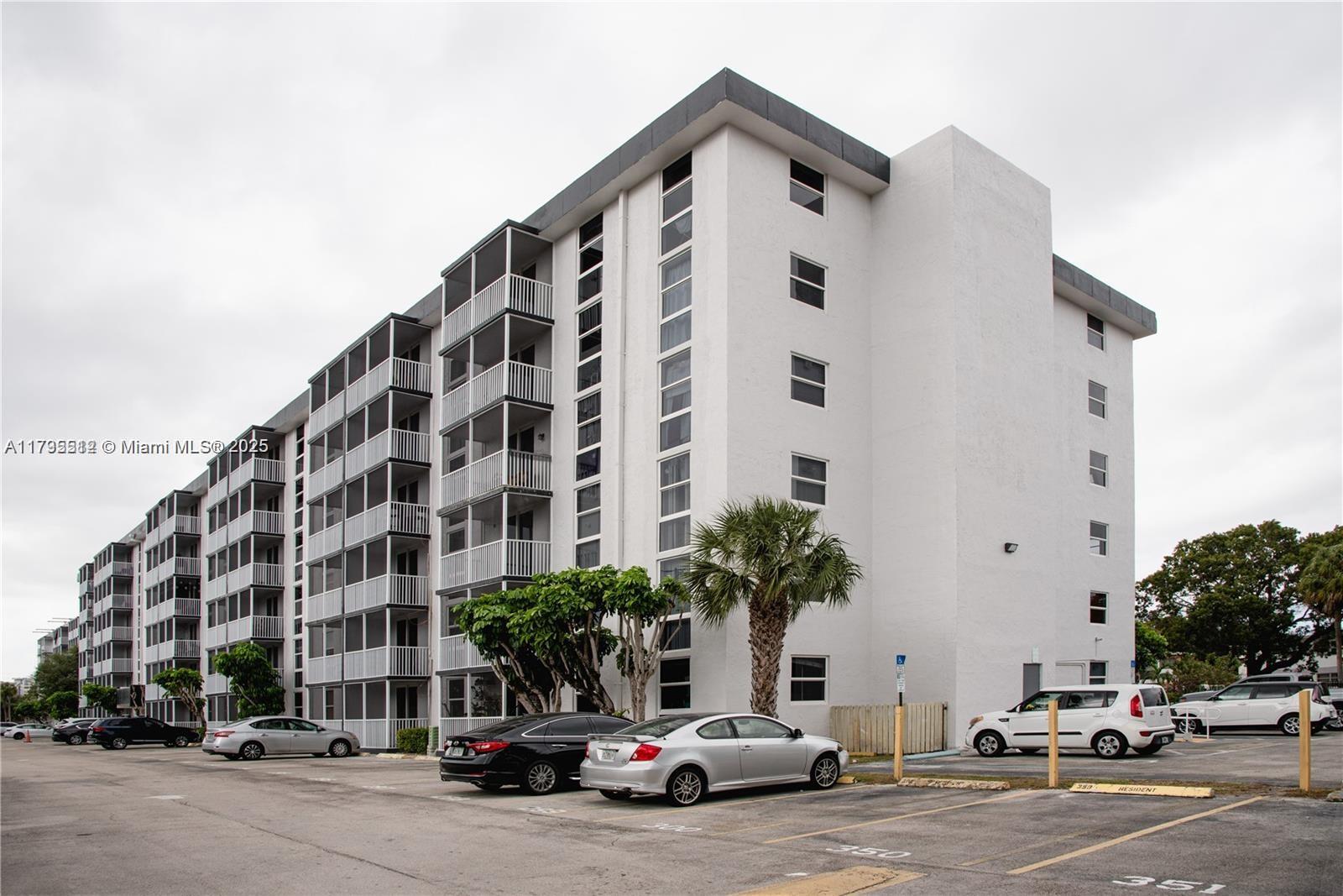 16950 W Dixie Hwy A323, North Miami Beach, Miami-Dade County, Florida - 1 Bedrooms  
1 Bathrooms - 