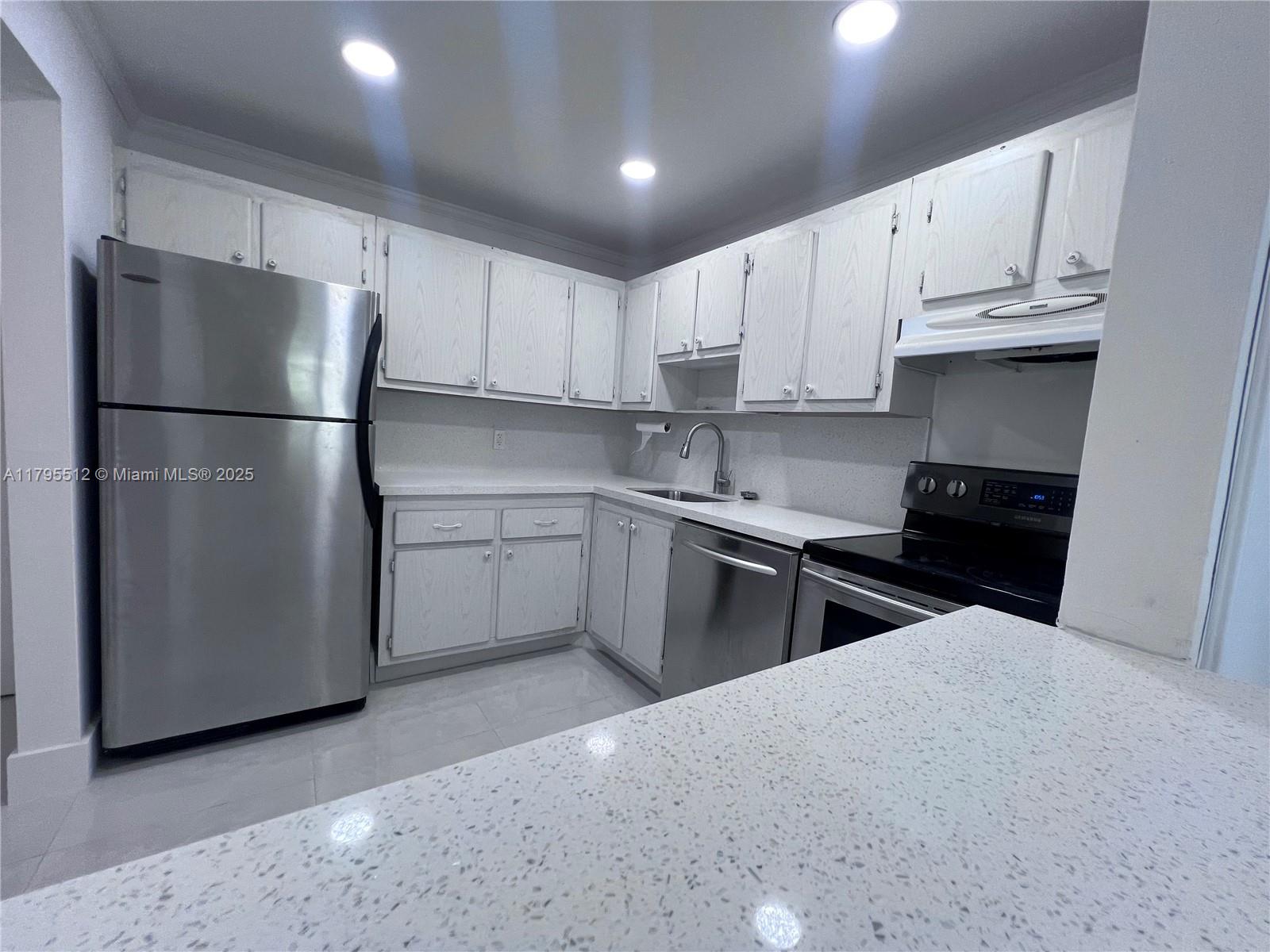 Rental Property at 16950 W Dixie Hwy A323, North Miami Beach, Miami-Dade County, Florida - Bedrooms: 1 
Bathrooms: 1  - $1,993 MO.